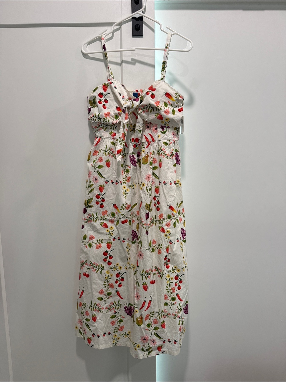 Old navy White Floral Tie-Front Sundress farmers market country strawberry pear